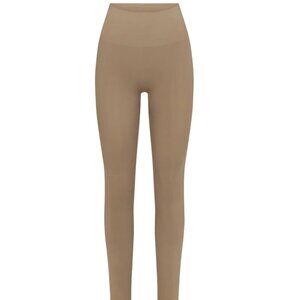 *LIKE NEW* SKIMS | SOFT SMOOTHING SEAMLESS LEGGING | DESERT Nude Tan | XS